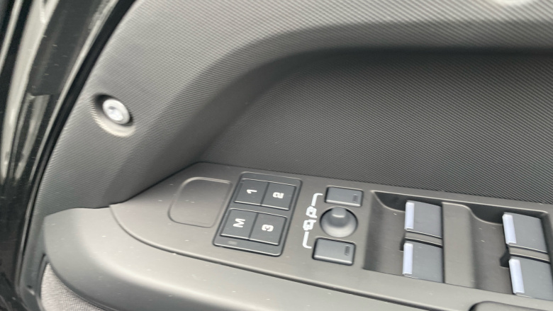 Land Rover Defender 3.0 D250 X-Dynamic SE 110 5dr Auto Diesel Estate